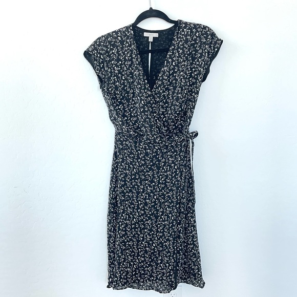 Joie Dresses & Skirts - Joie 100% Silk Wrap Dress